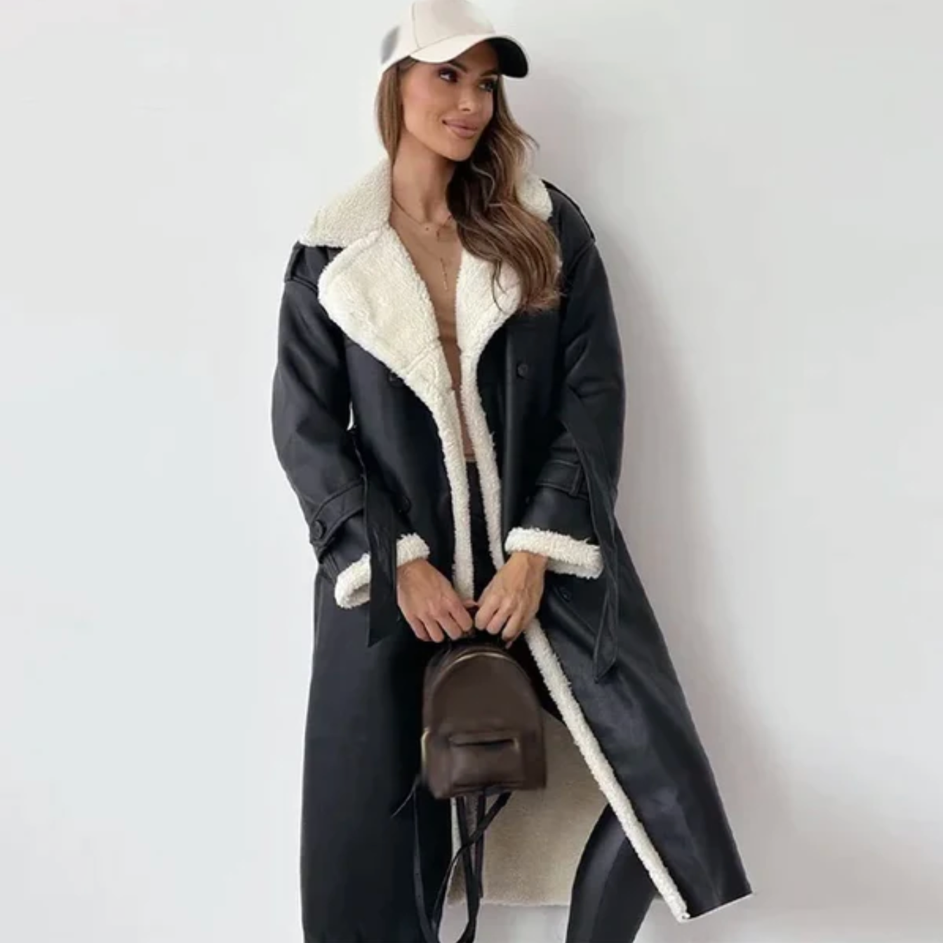 Abrigo largo clásico con cuello estilo teddy para mujer